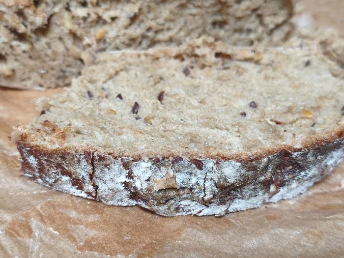 Magvas rozskenyér házilag, recept az eletszepitok.hu magazinon