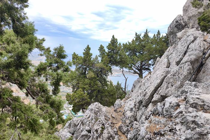 A rodoszi Tsambika-kilátó felé tartva lenyűgöző panoráma tárul a látogatók elé