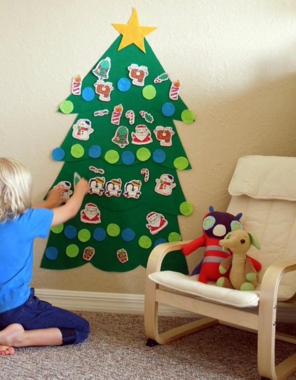 Christmas-children-make-alternative-paper-sticker-wanddeko-creative